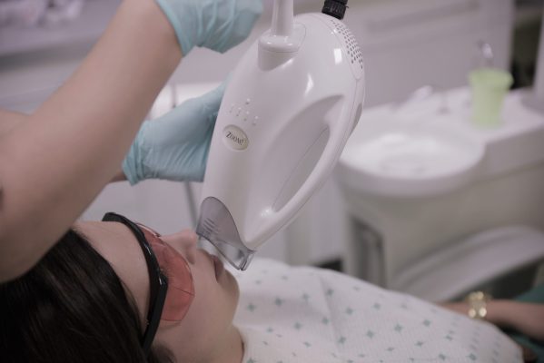 fogfeherito-lampa-rendeloi-fogfeherites